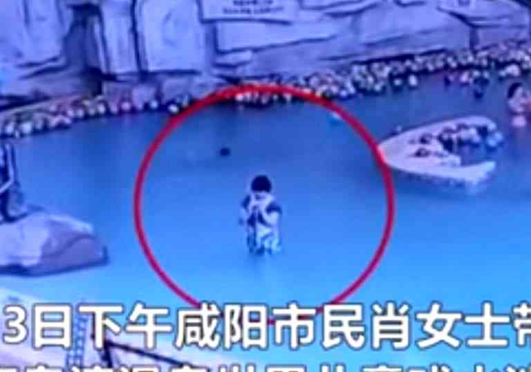 Toddler Slowly Drowns in Pool as Mom Plays With Her Phone a Few Feet Away