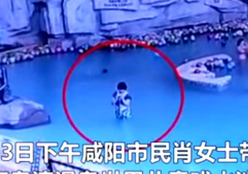Toddler Slowly Drowns in Pool as Mom Plays With Her Phone a Few Feet Away
