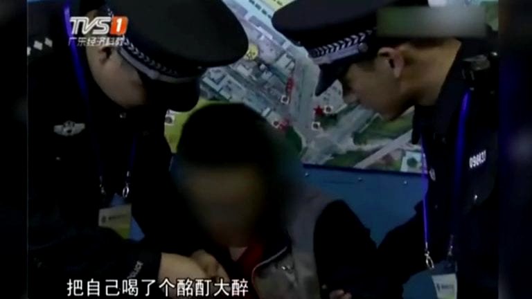 Chinese Police Give Relationship Advice to Drunk Man Visiting His Parents for Chinese New Year