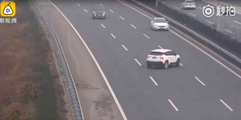 Chinese Driver Totally Thinks It’s Fine To Drive the Wrong Way on Freeway