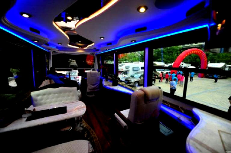 $1 Million Chinese Luxury RV is Proof That China is Getting Super Bougie