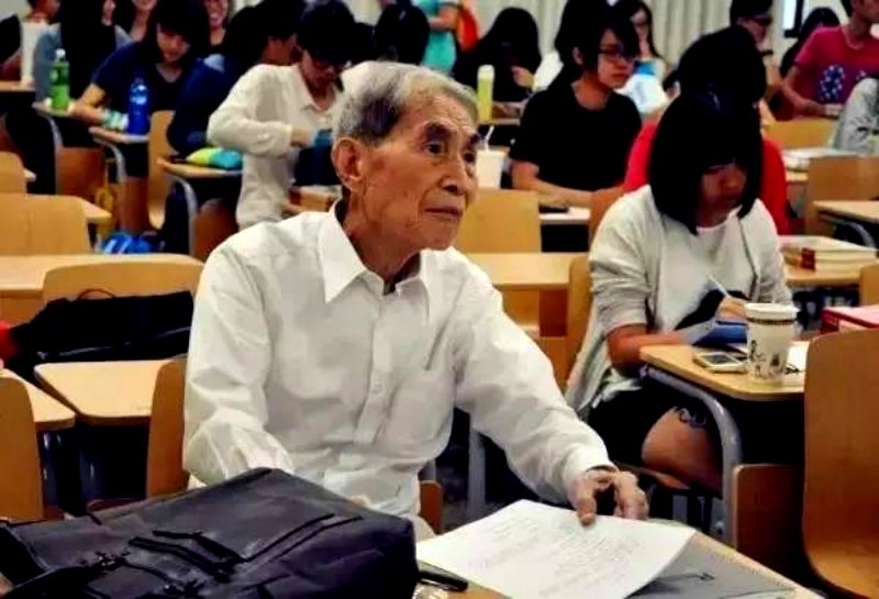 A 105-Year-Old Chinese Man Will Finally Get His PhD