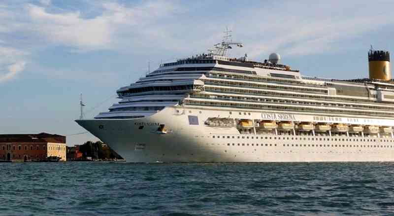 Thousands of Chinese Tourists on Cruise Refuse to Step Foot on South Korean Island