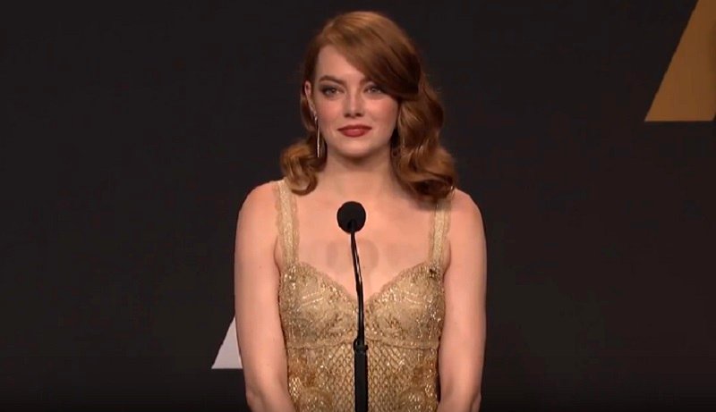 Emma Stone Keeps Her Cool After Hong Kong Reporter Asks a ‘Super Rude’ Question at the Oscars
