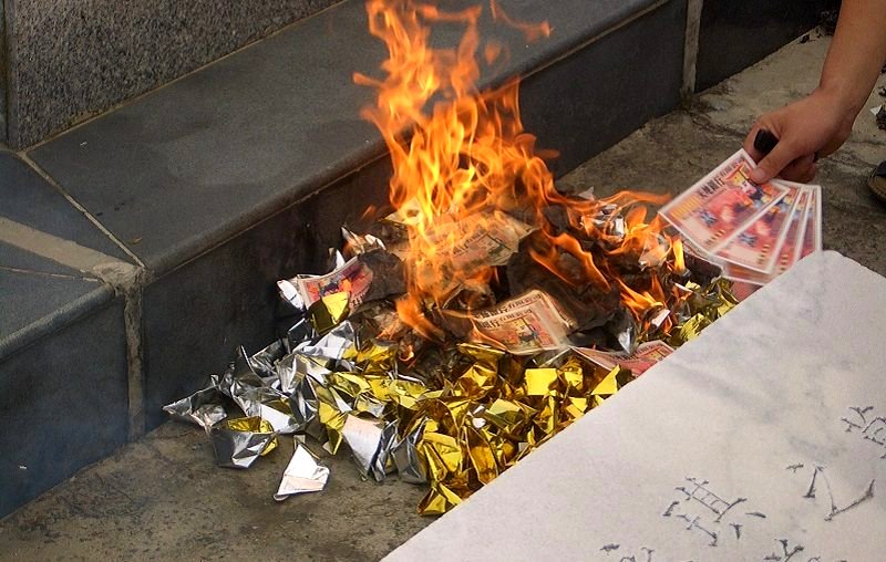 Chinese City Bans 3000-Year-Old Tradition of Burning ‘Ghost Money’ to Stop Pollution