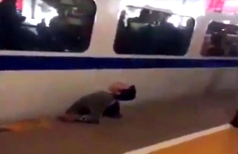 Chinese Man Crushed to Death After Trying to Cross Train Tracks