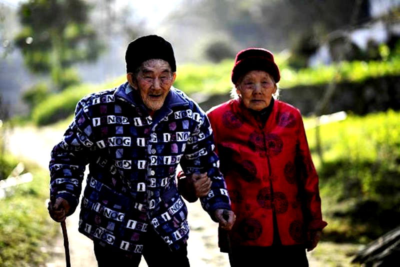Chinese Couple Who’s Never Spent a Day Apart in 81 Years is Peak Relationship Goals
