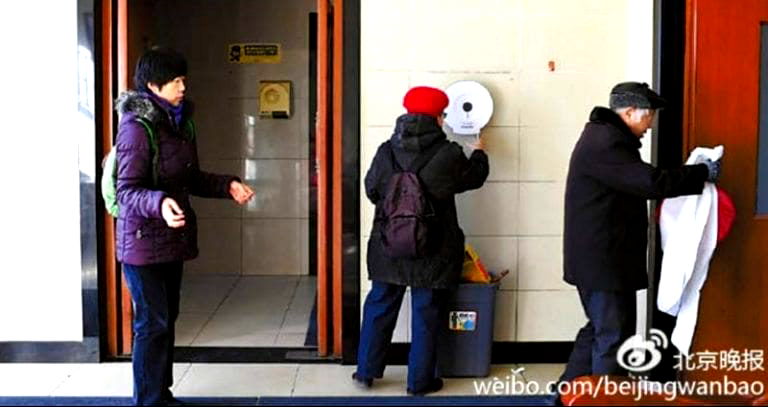 Chinese Temple Bathroom Installs Facial Recognition to Stop Toilet Paper Thieves