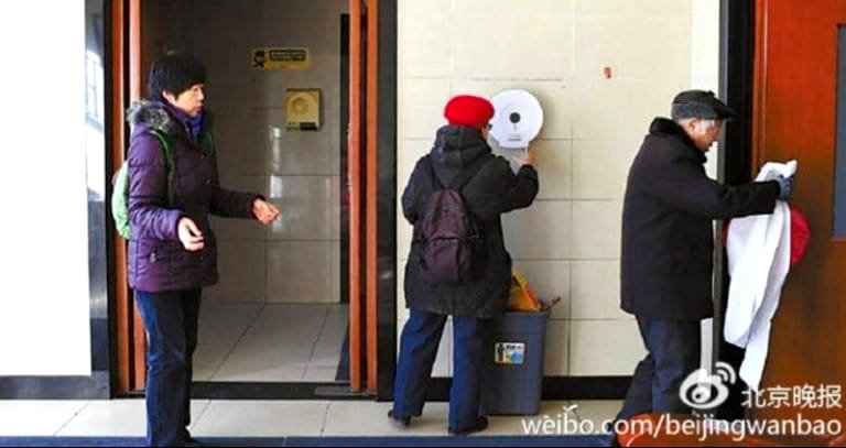 Chinese Temple Bathroom Installs Facial Recognition to Stop Toilet Paper Thieves