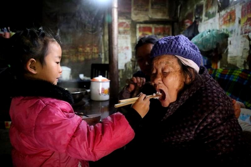Little Girl Takes Care of Both Her Grandmothers After Her Parents Abandoned Her