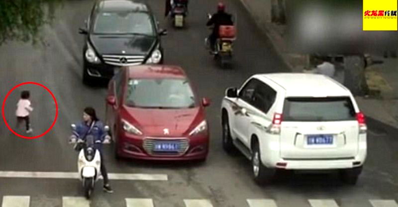 Toddler Gets Run Over Twice in a Row in China, Survives With Just Scratches