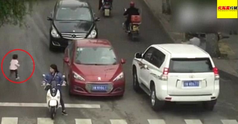 Toddler Gets Run Over Twice in a Row in China, Survives With Just Scratches