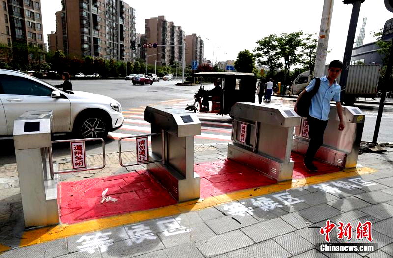 Chinese City Takes Desperate Measures to Stop Jaywalkers
