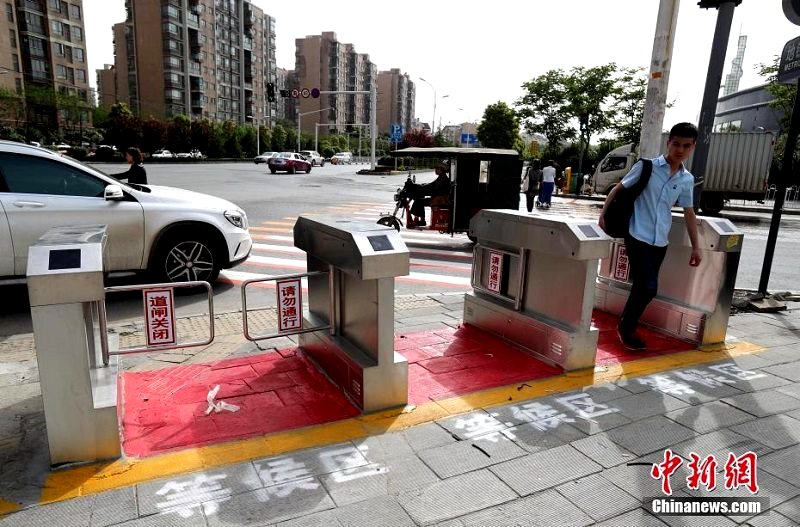 Chinese City Takes Desperate Measures to Stop Jaywalkers