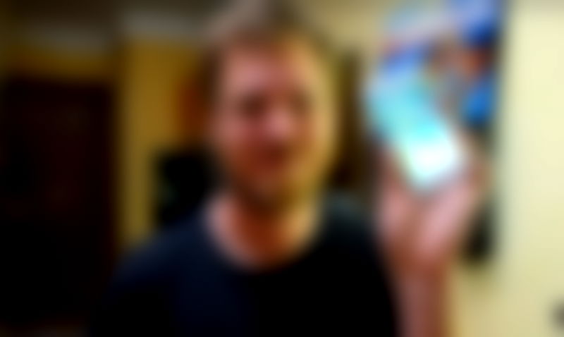 Man Builds His Own iPhone From Recycled Parts He Found in China