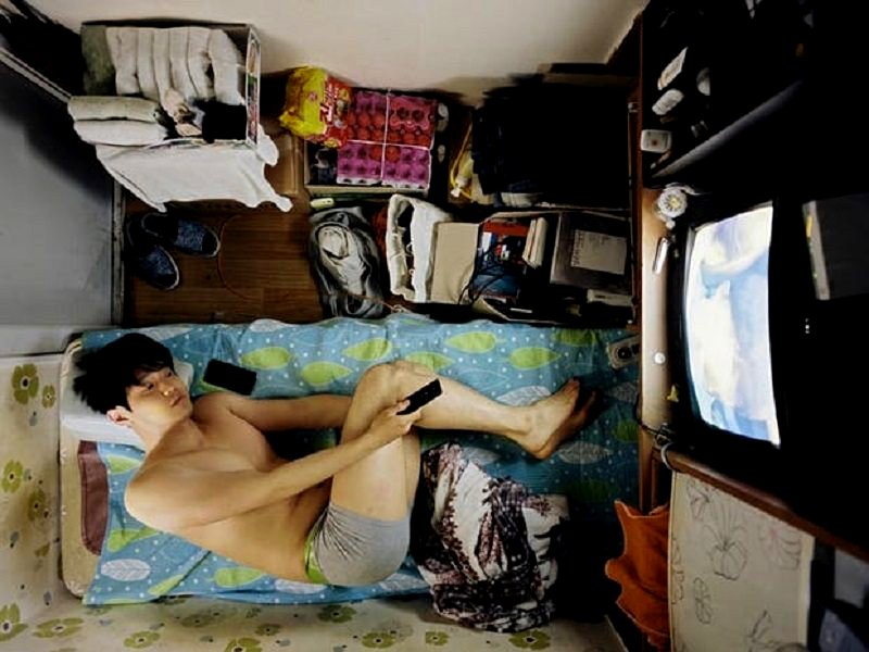 Photographer Spends Three Years Capturing the Living Conditions of South Korea’s Poor