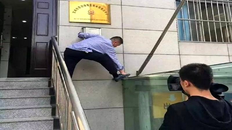 Chinese Netizens Force Government Complaints Center to Move Complaints Box After Many Complaints