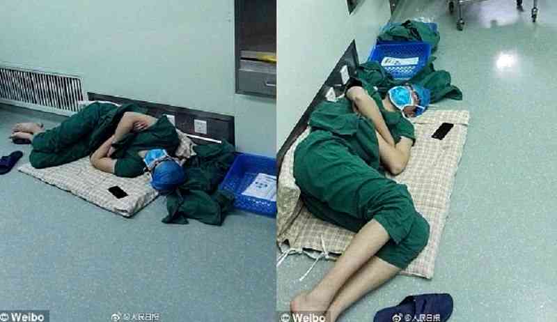 Heroic Chinese Surgeon Collapses After Performing Surgery for 28 Hours Straight