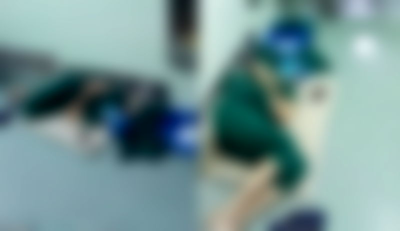 Heroic Chinese Surgeon Collapses After Performing Surgery for 28 Hours Straight