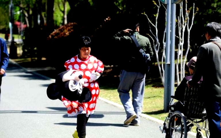 Chinese Grandma Wears a Minnie Mouse Costume for the Most Heartbreaking Reason