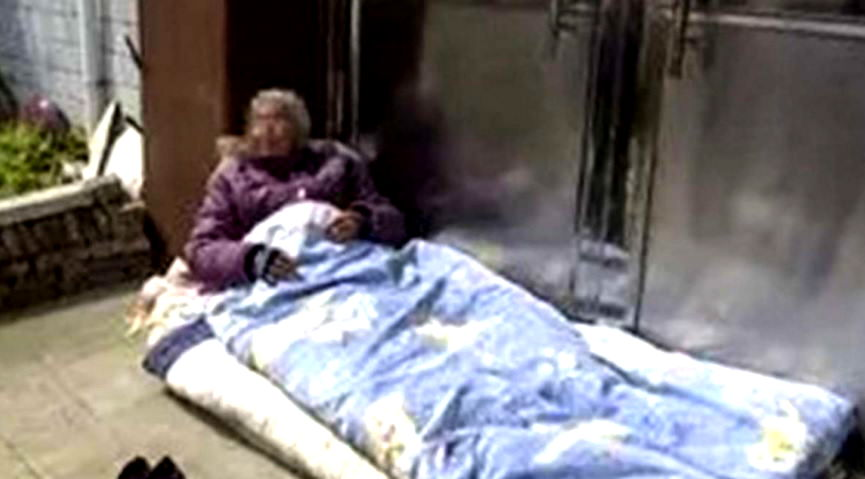 Chinese Son Forces Elderly Mother to Live Outside Over A Fight About Money