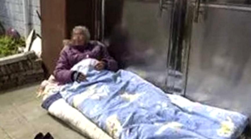Chinese Son Forces Elderly Mother to Live Outside Over A Fight About Money