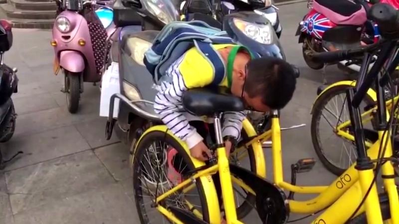 Chinese Boy Cracks Bike Lock in Under 60 Seconds Just By Listening