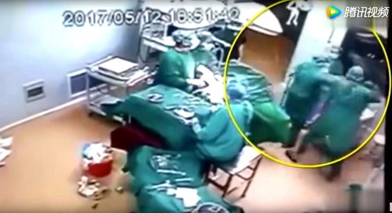 Fight Randomly Breaks Out Between Nurses Inside Chinese Hospital During Surgery