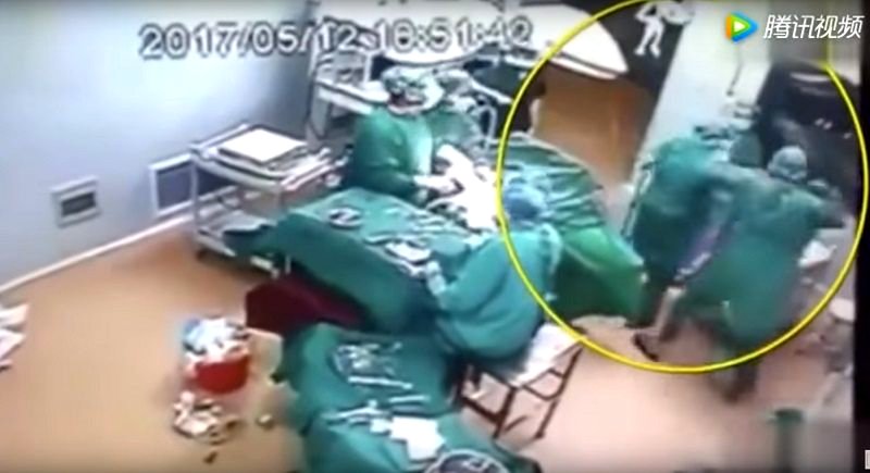 Fight Randomly Breaks Out Between Nurses Inside Chinese Hospital During Surgery