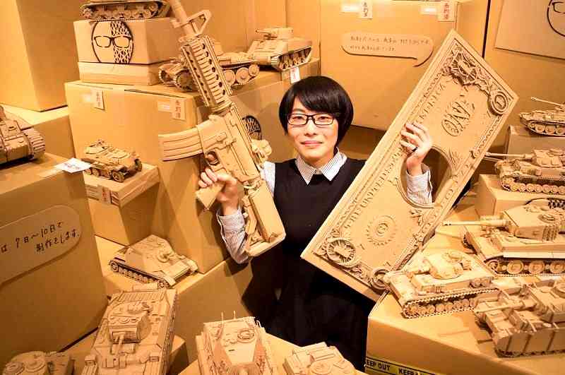Japanese Artist Turns Used Amazon Boxes Into Unbelievably Detailed Cardboard Art