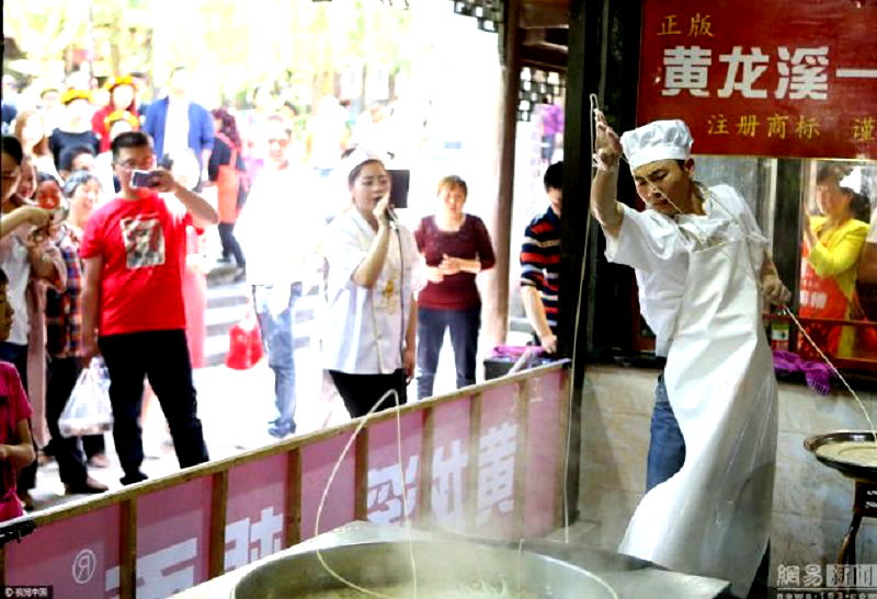 After Becoming a Viral Superstar, Chinese Noodle Master Returns to Humble Beginnings