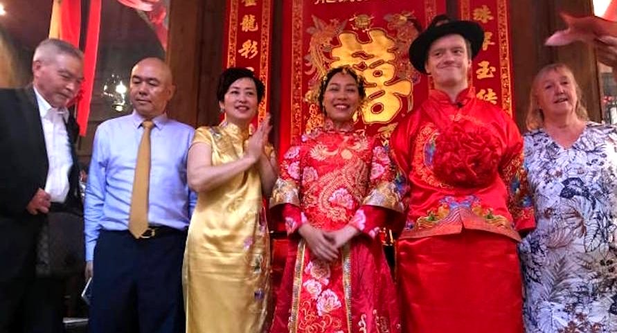 English Man Marries Chinese Bride in Traditional Wedding Ceremony in China