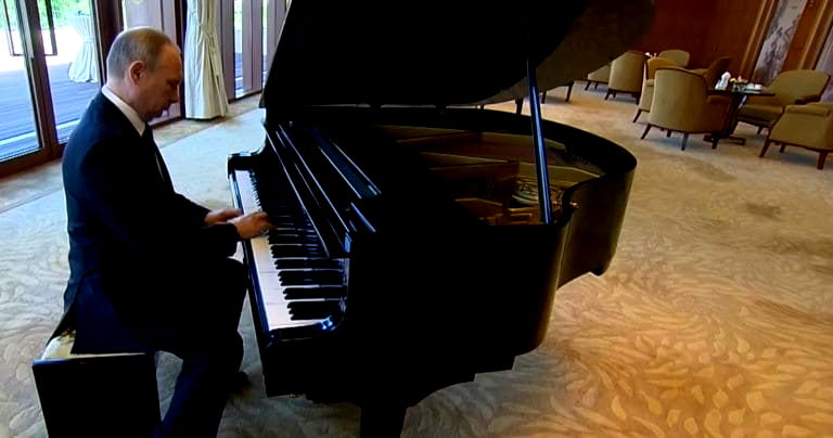 Vladimir Putin Slays on the Piano While Waiting to Meet the Chinese President