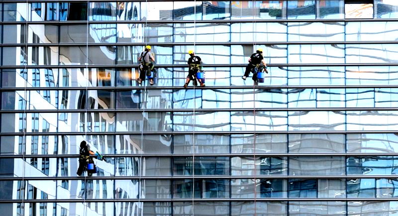 Man Cuts Workers’ Safety Lines from High-Rise Building Because of Loud Music in Korea