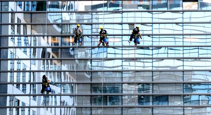 Man Cuts Workers’ Safety Lines from High-Rise Building Because of Loud Music in Korea