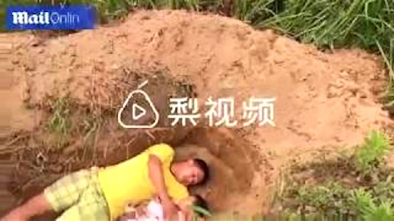 Heartbroken Father Digs Grave For His Critically Ill Daughter Because He Has No Money