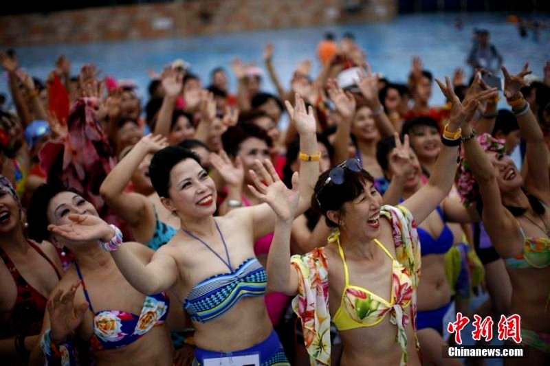 PHOTOS: 400 Seniors Take Part in Bikini Contest in Tianjin –