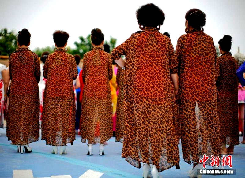 PHOTOS: 400 Seniors Take Part in Bikini Contest in Tianjin