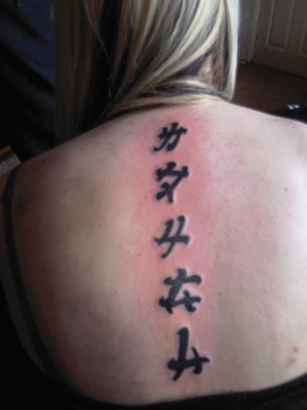 As a Chinese person, would a foreigner with a tattoo in Chinese seem  offensive (even if it was translated correctly)? I'd like something like  '她是自己的女英雄' b/c I find the characters & meaning
