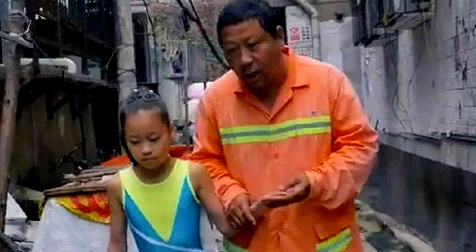 Street Cleaner Only Eats Noodles to Support His Daughter’s Dream of Becoming a Gymnast