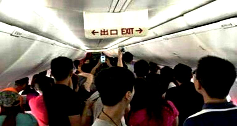 Men Jailed for 2 Years For Assaulting Staff After Refusing to Leave First-Class on Flight in China