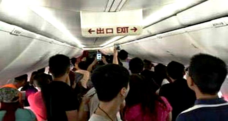 Men Jailed for 2 Years For Assaulting Staff After Refusing to Leave First-Class on Flight in China