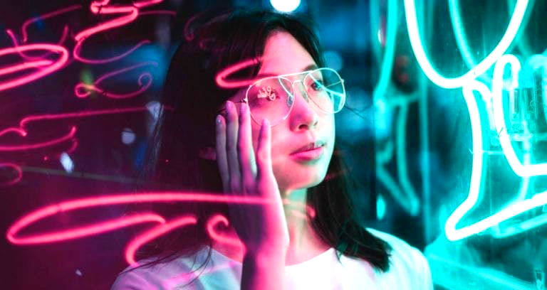 Filipino Photographer Will Teach You How To Take Aesthetic AF Vaporwave Photos