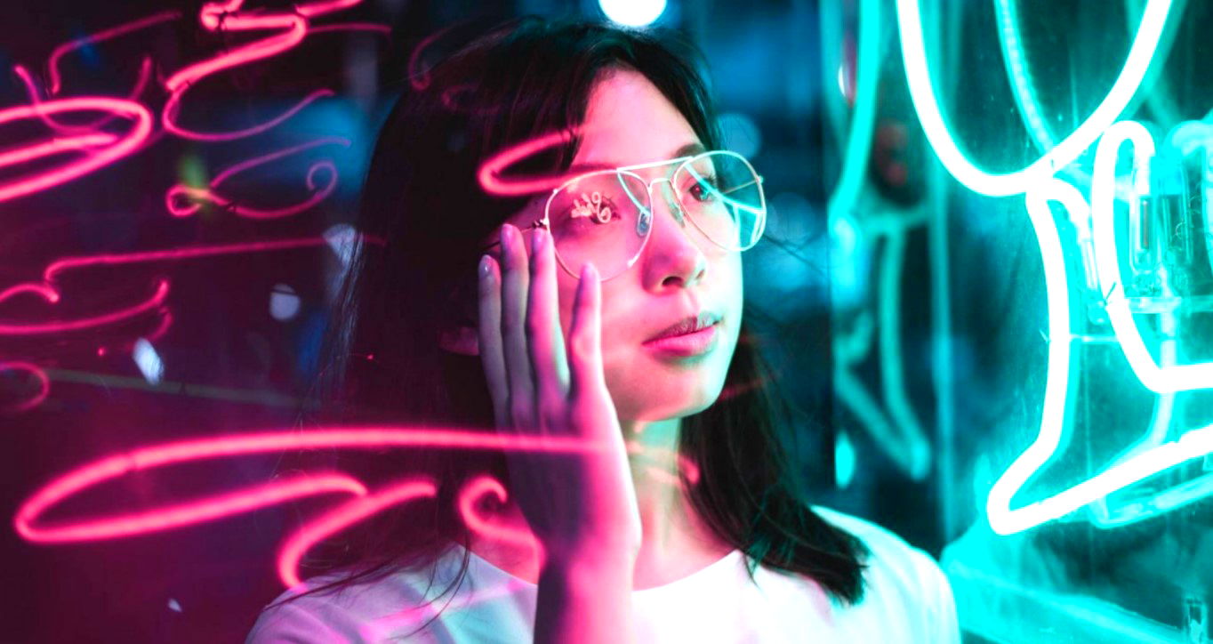 Filipino Photographer Will Teach You How To Take Aesthetic AF Vaporwave Photos