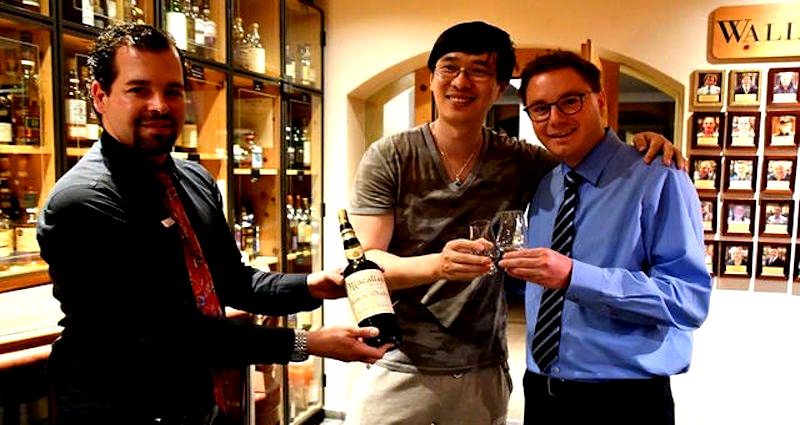 Chinese Tourist Tricked Into Buying Fake $10,000 Whiskey Shot in Switzerland