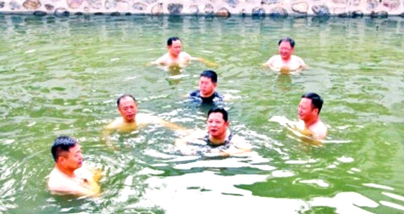Mayor in China Proves He Cleaned Up Polluted River By Swimming in It