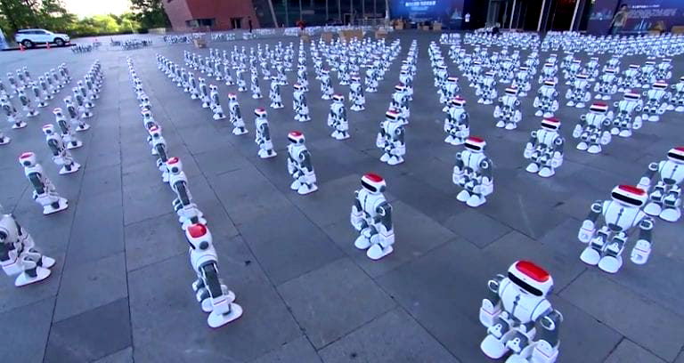 1,069 Dancing Robots Set New Guinness World Record in China