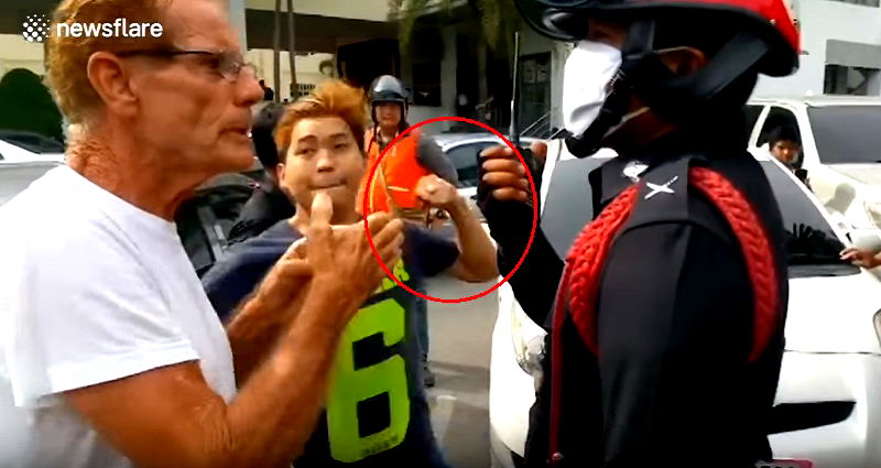 Elderly Man Assaulted on Video After Hitting Man’s Car With Machete in Thailand