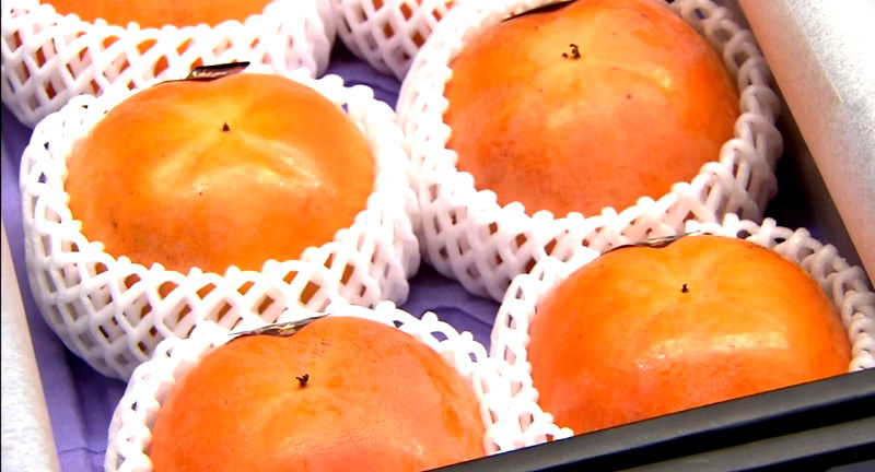 Someone Paid $5,000 For Two Persimmons at a Vegetable Market in Japan