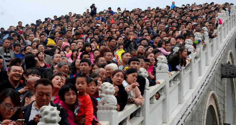 Photo of Chinese Tourists Go Viral After 1.4 Billion People Go on Vacation At the Same Time